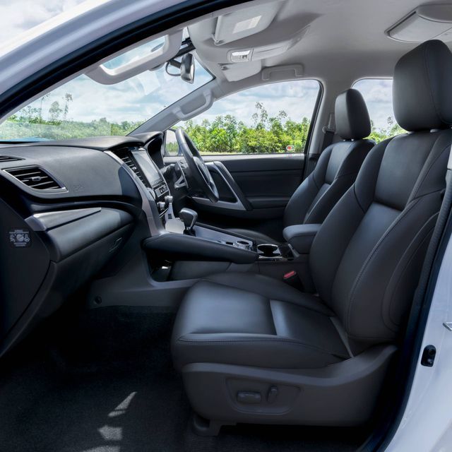 Không có gì thay đổi về động cơ, vẫn là loại diesel tăng áp MIVEC 4 xy-lanh 2.4L, kết hợp với hộp số tự động 8 cấp