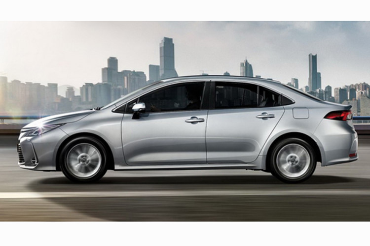 Riêng bản cao cấp nhất của Toyota Corolla Altis 2019 sẽ được trang bị thêm hệ thống định vị và hệ thống an toàn Safety Sense. Hệ thống an toàn này bao gồm chỉnh đèn pha tự động, cảnh báo mất tập trung, cảnh báo va chạm sớm và phanh tự động, cảnh báo chệch làn đường cộng thêm tính năng hỗ trợ đánh lái cũng như kiểm soát hành trình bằng radar