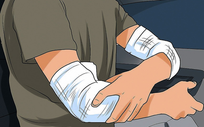 Dùng những thứ có thể bảo vệ: Trong thời gian chờ đợi thời điểm phù hợp nhất để nhảy khỏi xe, bạn cần cố gắng tìm những thứ có thể bảo vệ và tăng độ an toàn cho các bộ phận trên cơ thể của mình