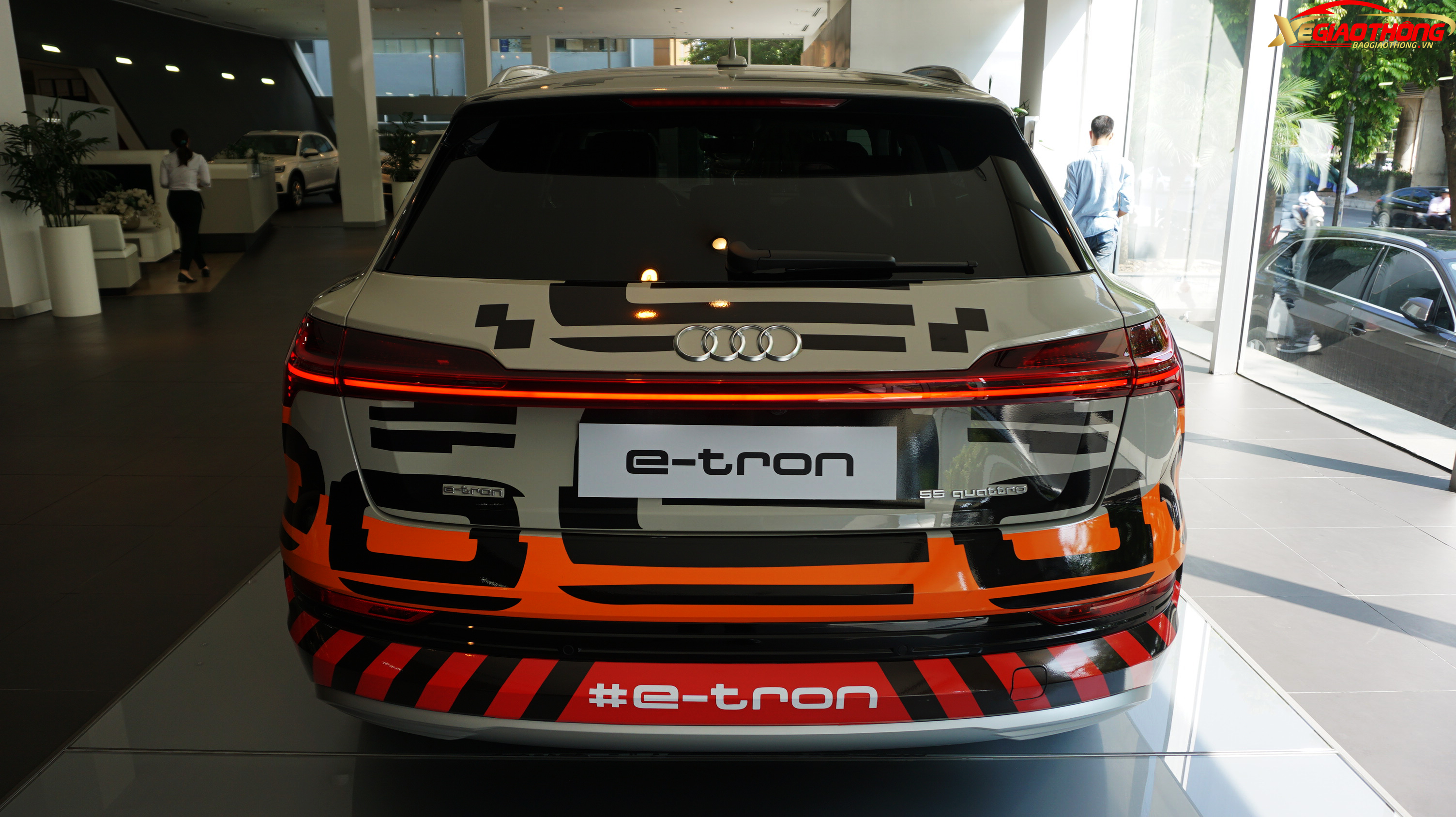 Đèn hậu dạng LED liền mạch bắt mắt.