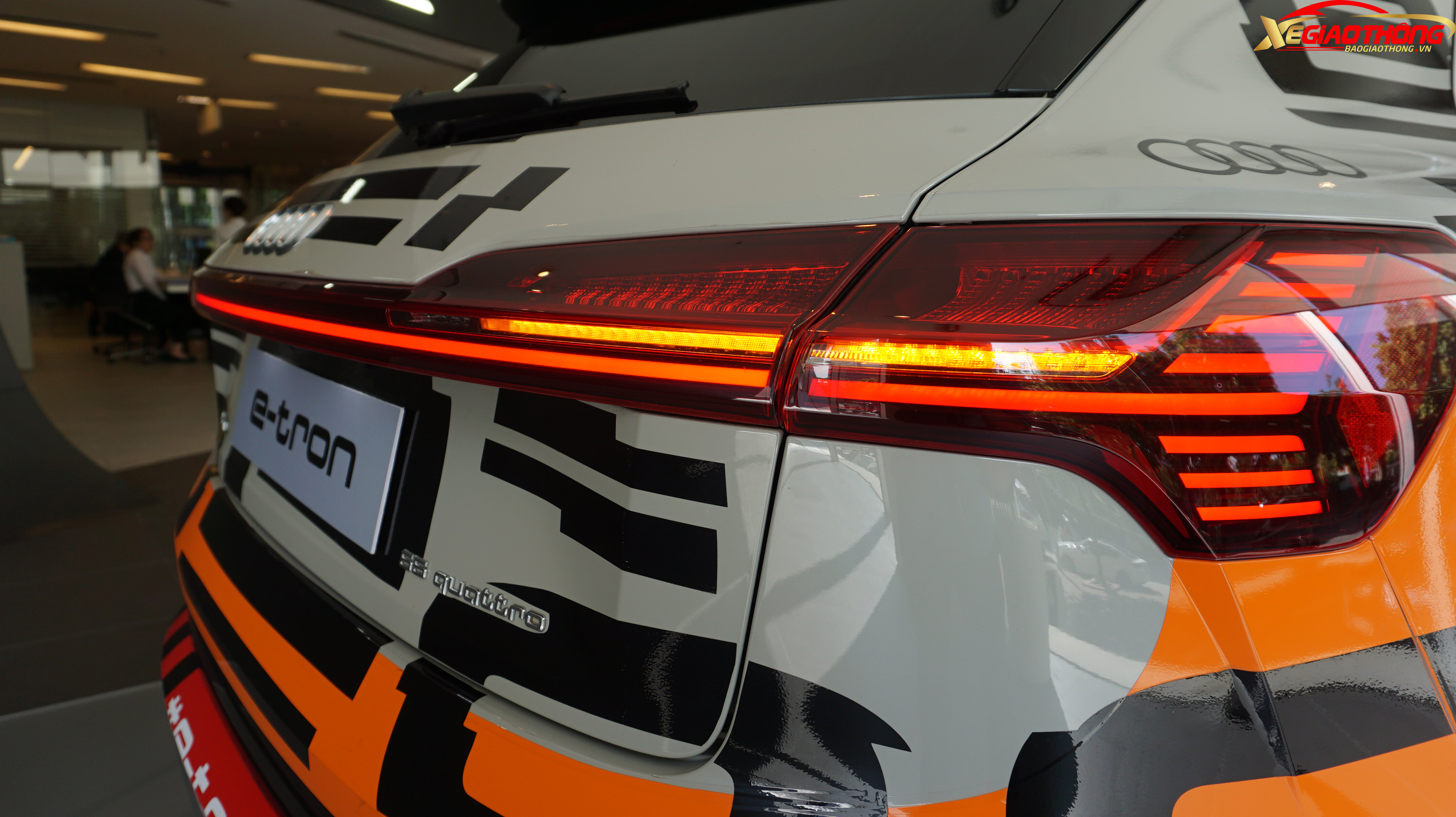 Cận cảnh đèn hậu LED trên Audi e-tron