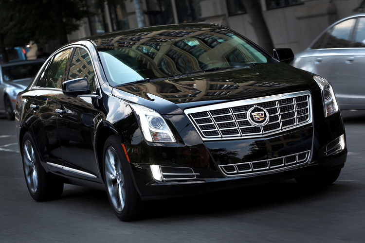 Phải nhờ đến sự thuyết phục của bà Mary Barra, CEO của General Motors, Buffett mới chịu đổi lên chiếc Cadillac XTS có giá 55.000 USD vào năm 2014. Sau đó, chiếc DTS được bán đấu giá và thu về số tiền hơn 122.000 USD cho quỹ Girls Incorporated tại quê nhà Omaha, bang Nebraska