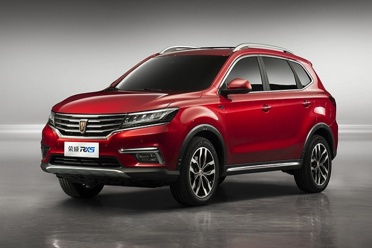 Bạn sẽ không thể ngờ rằng một người giàu nhất một quốc gia đông dân nhất thế giới lại đi một mẫu xe ôtô bình dân, xuất xứ nội địa. Chiếc Roewe RX5 của Jack Ma có giá 25.000 USD, thuộc hãng xe SAIC - một trong bốn hãng xe lớn nhất Trung Quốc