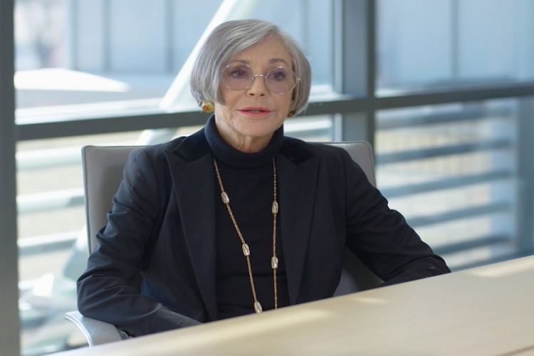 Walmart là một trong những "ông trùm" trong lĩnh vực bán lẻ tại Mỹ, do Sam Walton sáng lập. Nhờ thừa kế tập đoàn Walmart, Alice Walton - con gái của Sam Walton - trở thành người phụ nữ giàu nhất thế giới với tài sản gần 50 tỷ USD