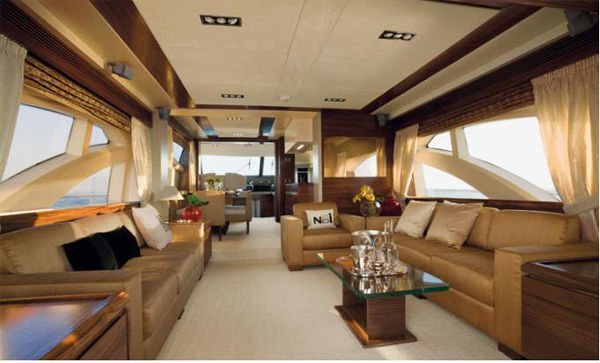 Đây là một trong những chiếc du thuyền được đánh giá hiện đại trên thế giới với chiều dài 25m và có 4 phòng nghỉ