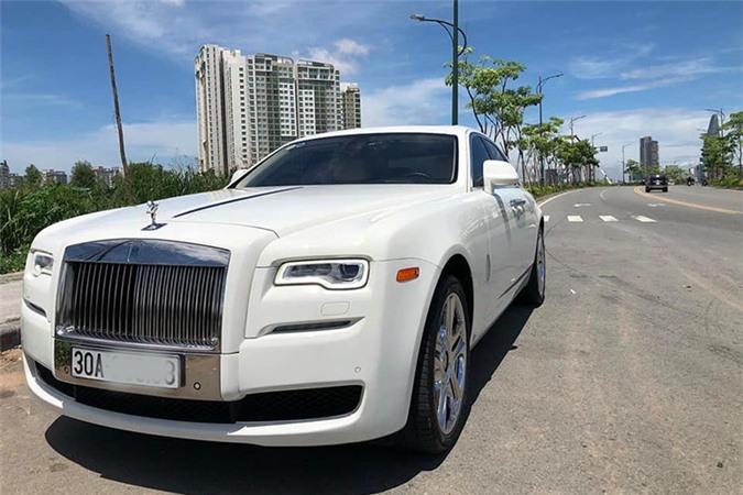 Chiếc xe siêu sang Rolls-Royce Ghost đời cũ trong bài viết này hiện đang được chủ nhân rao bán với mức giá hơn 10 tỷ đồng tại Hà Nội