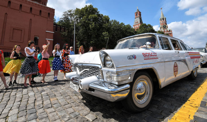 120 chiếc xe do Liên Xô sản xuất tham gia cuộc thi