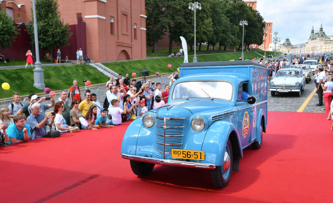 Một chiếc xe cổ đã được độ lại