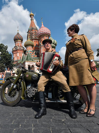 Lộ trình diễu hành của đoàn xe cổ được thay đổi mỗi năm, nhưng luôn đi qua các địa danh nổi tiếng nhất của Matxcơva