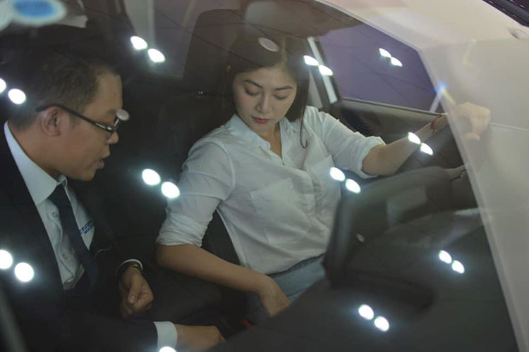 Nằm bên dưới nắp capô của Hyundai SantaFe 2019 bản máy xăng là động cơ Theta II GDI 4 xi-lanh, dung tích 2,4 lít, kết hợp với hộp số tự động 6 cấp, cho công suất tối đa 188 mã lực tại tua máy 6.000 vòng/phút và mô-men xoắn cực đại 241 Nm tại tua máy 4.000 vòng/phút