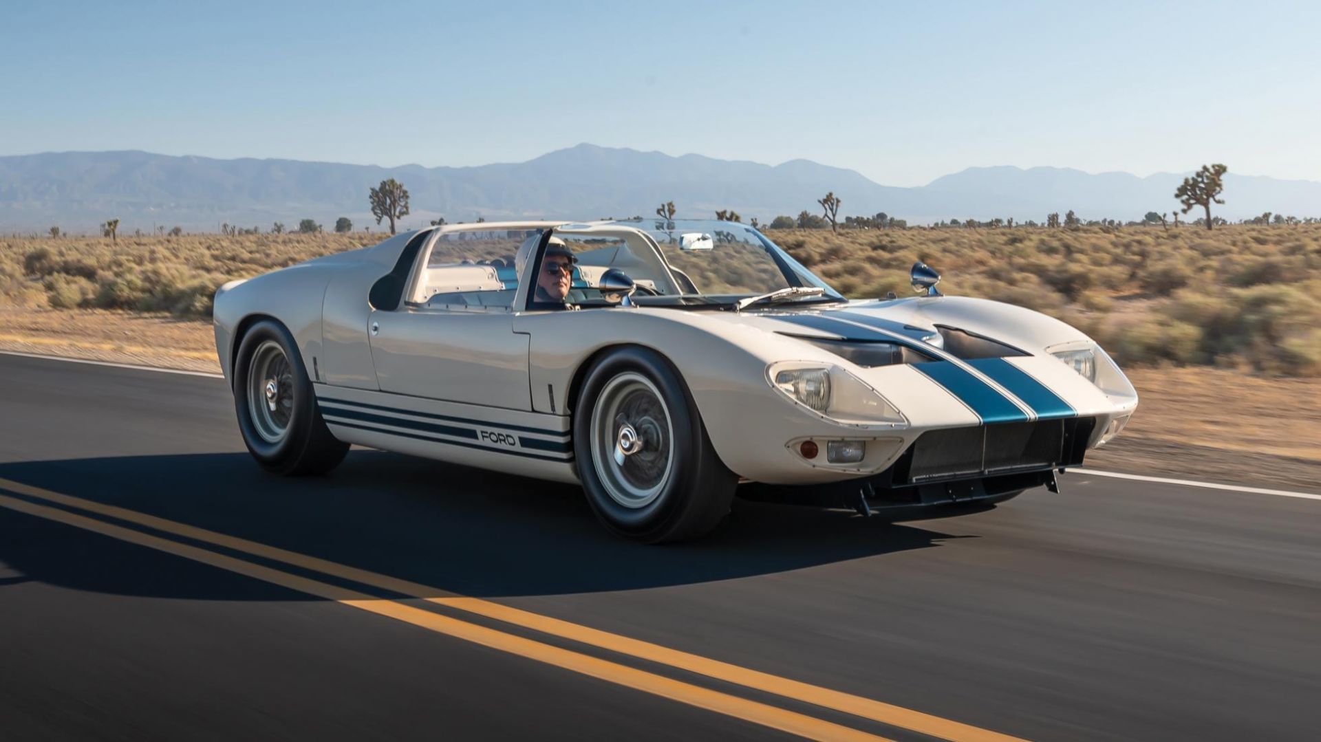 Theo nhà bán đấu giá RM Sothebys, dự kiến chiếc Ford GT40 này sẽ đạt mức giá khoảng 10 triệu USD (hơn 230 tỷ đồng) trong Tuần lễ xe hơi Monterey diễn ra tại California (Mỹ) ngày 16/8 tới