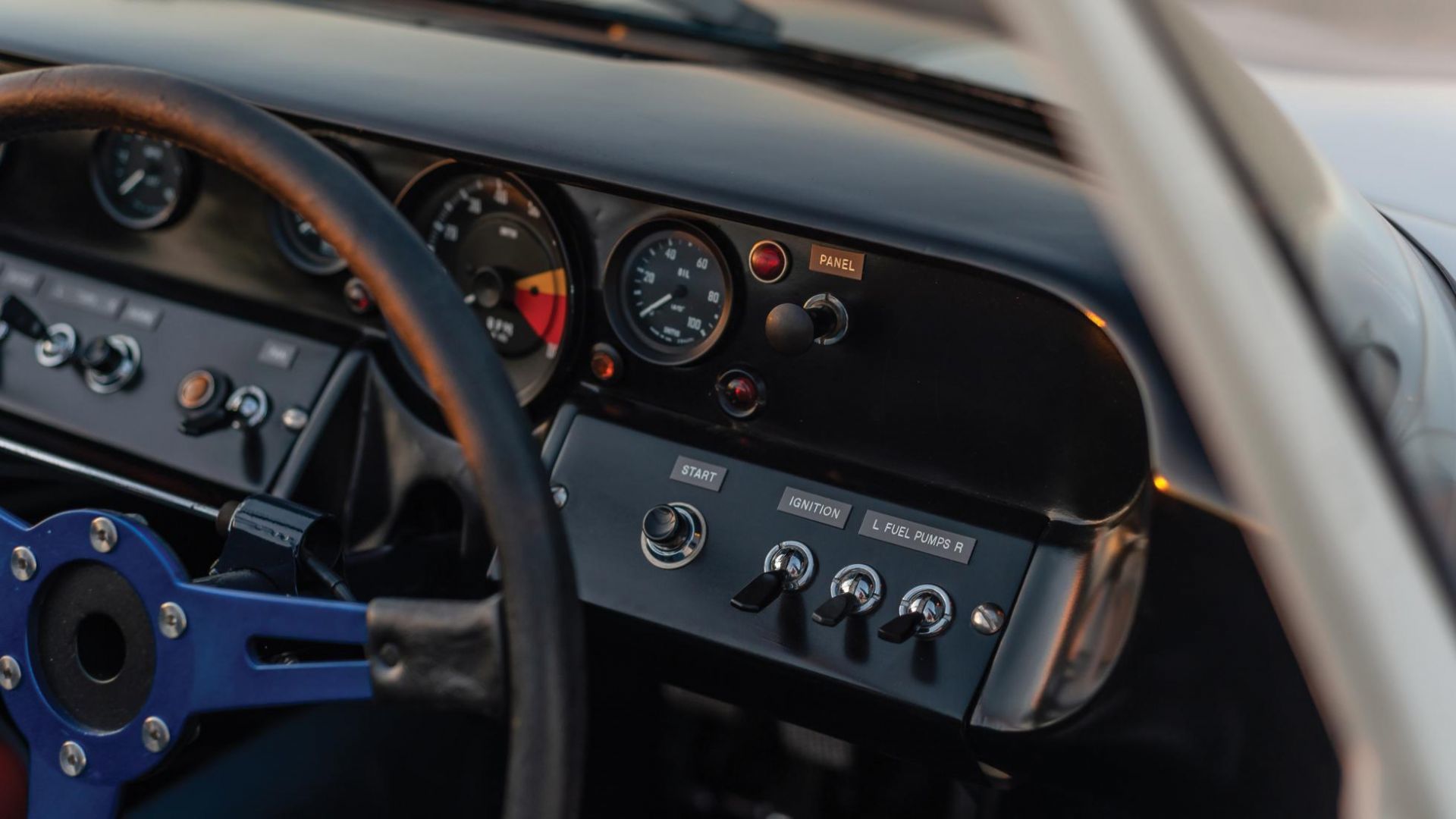 Thời gian ở Mỹ, GT/108 chủ yếu dùng cho mục đích quảng cáo thương mại, rồi lần lượt qua tay lái huyền thoại của Ford là Ken Miles và Jim Clark