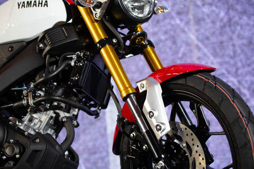 Yamaha XSR 155 2019 sử dụng phuộc nhún trước dạng ống lồng, giảm xóc sau dạng lò xo trụ đơn