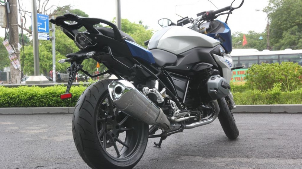 Hãng xe Đức nâng cấp khối động cơ xi-lanh đôi đối xứng truyền thống của mình bằng những công nghệ hiện đại, với mục tiêu cạnh tranh các đối thủ cùng phân khúc sport-touring