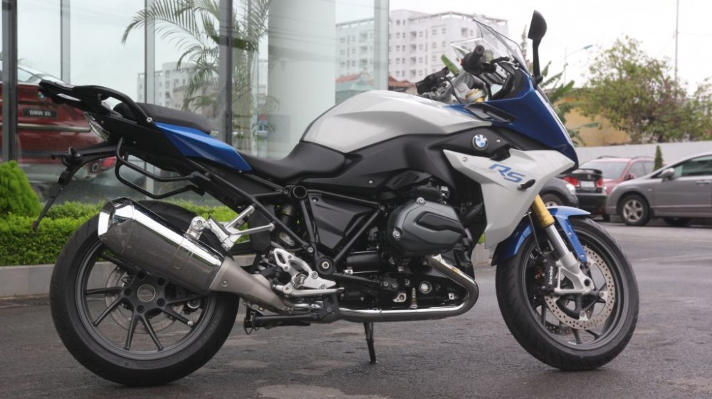 Đây là chiếc BMW R1200RS đầu tiên tại Việt Nam, được nhập khẩu chính hãng bởi công ty Euro Auto và có giá 688 triệu đồng
