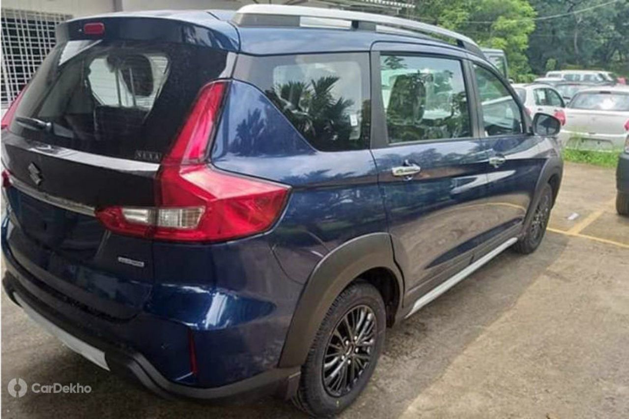 Tại thị trường Ấn Độ, XL6 2019 mới sẽ được bán ra với 2 bản trang bị là Zeta và Alpha cùng 6 tùy chọn màu sơn ngoại thất là xanh dương, đỏ, xám, be, bạc cũng như trắng. Giá xe Suzuki XL6 2019 dao động từ 980.000 - 1.146.000 Rupee (khoảng 318 - 372 triệu đồng)