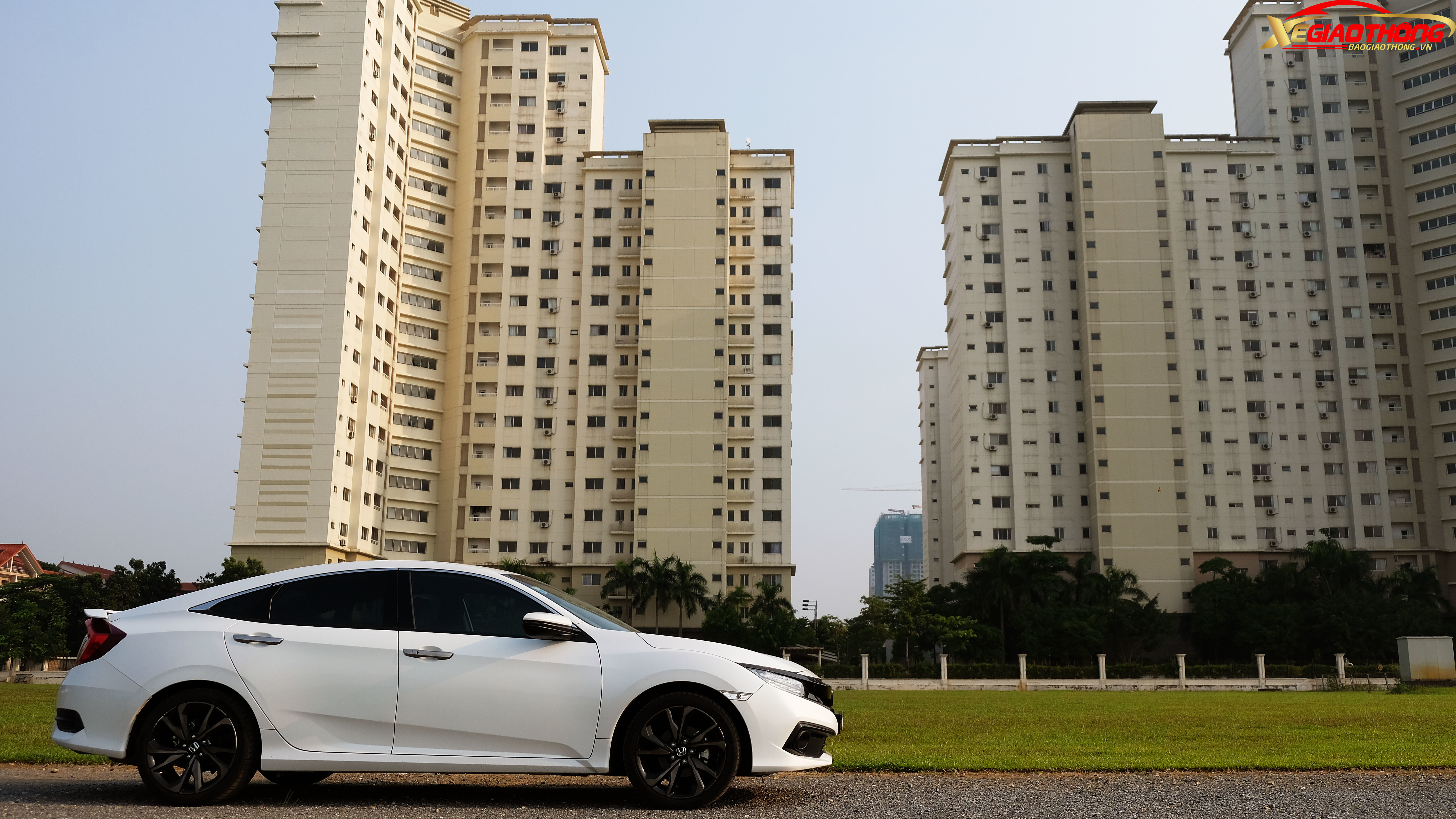 Tuy được sản xuất bởi một hãng xe Nhật, nhưng Honda Civic 2019 không hề nhàm chán như nhiều người thường nghĩ mà trái lại, trải nghiệm mẫu xe này cho cảm giác thực sự rất thể thao, đặc biệt đối với phiên bản RS cao cấp nhất mà PV có cơ hội cầm lái.