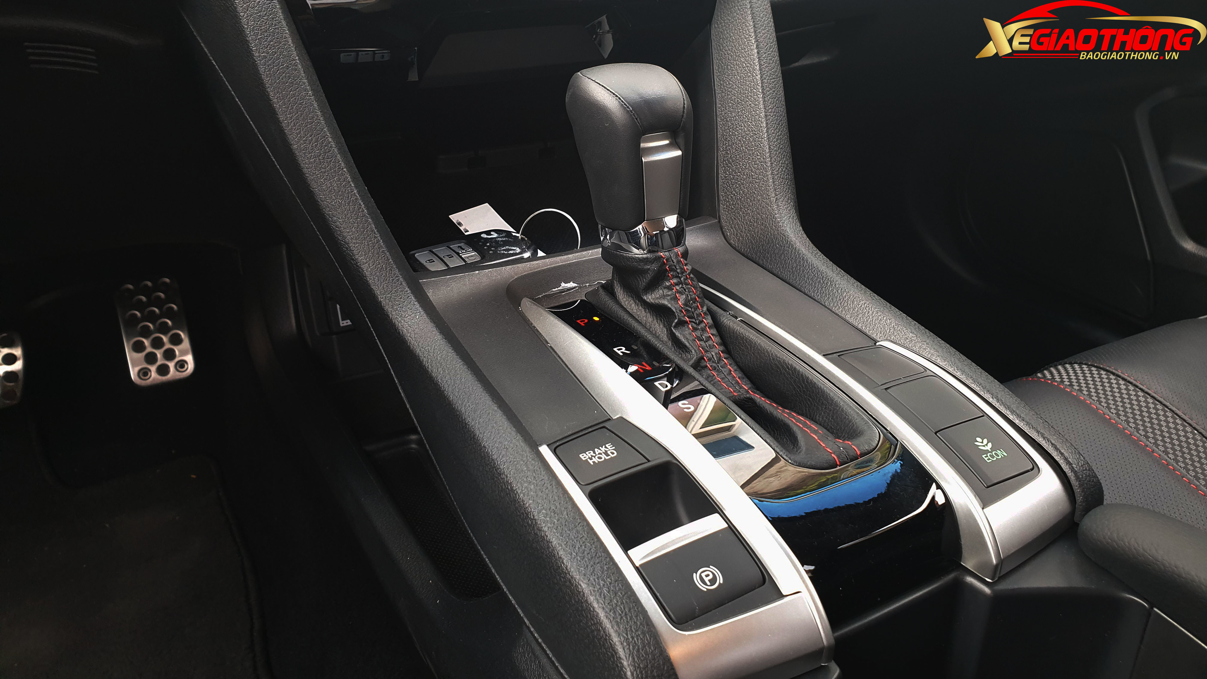 Tuy nhiên, nếu tinh ý do sử dụng động cơ tăng áp nên đôi khi tăng tốc bất ngờ vẫn có độ trễ, dù đã có hộp số tự động vô cấp CVT giúp che đi phần nào nhược điểm này.