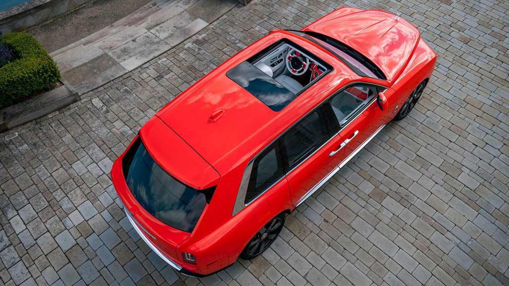 Dĩ nhiên, màu sơn ngoại thất của chiếc SUV sang trọng bậc nhất thế giới được cũng đặt theo tên của ông