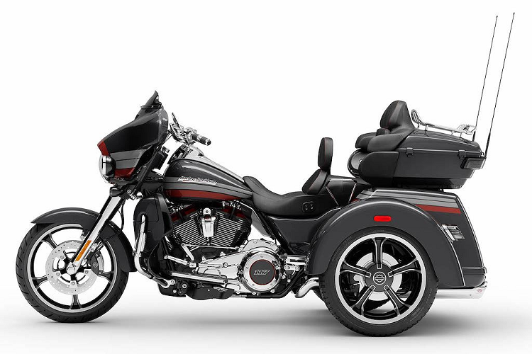 Ngoài ra, gói hệ thống an toàn này cũng đã bao gồm cả hệ thống kiểm soát giữ xe Vehicle Hold Control, giúp chiếc 3 bánh này không trôi xuống khi ở trên dốc. Harley-Davidson còn tích hợp cả hệ thống kiểm soát áp suất lốp cho CVO Tri Glide