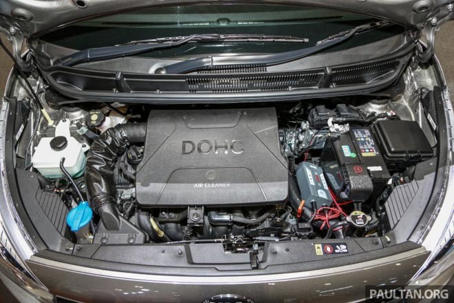 Dưới nắp capo là động cơ 4 xylanh Kappa II 1.2L cho công suất 82 mã lực tại 6000 vòng/phút và momen xoắn cực đại 122Nm tại 4000 vòng/phút, hộp số tự động 4 cấp và dẫn động bánh trước