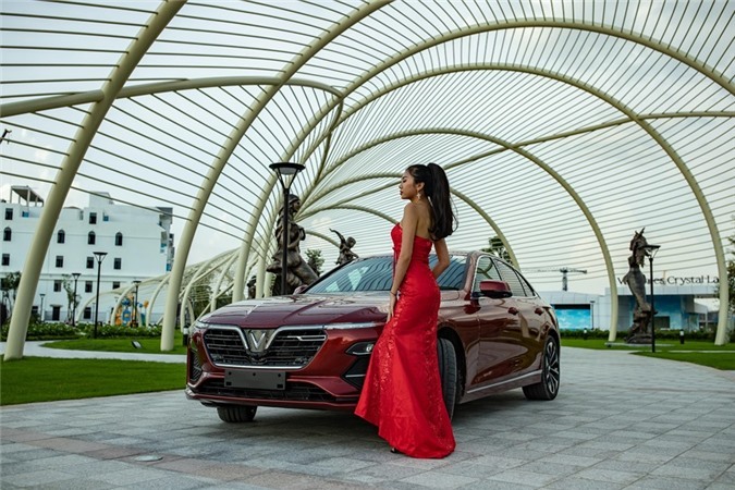 Xe có kích thước dài x rộng x cao lần lượt là 4.973 x 1.900 x 1.464 mm, cùng chiều dài cơ sở 2.968 mm và khoảng sáng gầm xe 150 mm