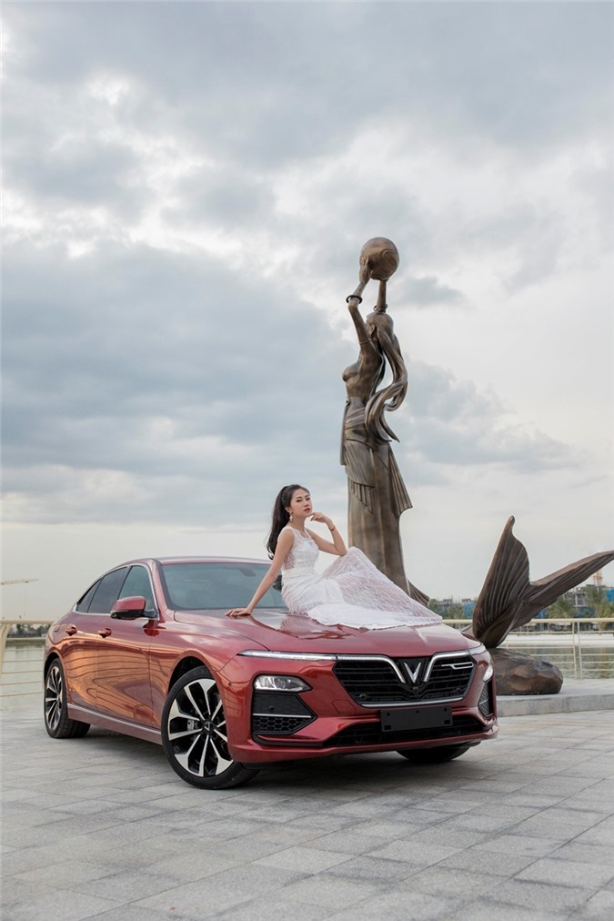 Cô nàng đang là một người mẫu tự do, từng học khoa Kế toán của trường Học viện Bưu Chính Viễn Thông