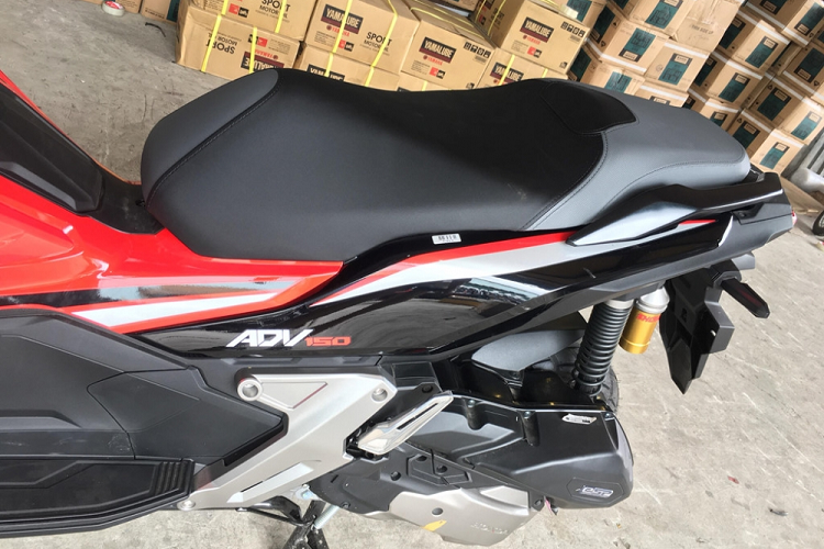 Tại Indonesia, Honda ADV 150 được bán ra với hai phiên bản là CBS và ABS. Giá xe Honda ADV 150 tại thị trường này được niêm yết ở mức 33,5 Rupiah và 36,5 triệu Rupiah cho bản CBS và ABS, tương đương 56 triệu đồng và 61 triệu đồng. Dự kiến giá xe Honda ADV 150 ABS vừa cập bến Việt Nam sẽ ở mức hơn 100 triệu đồng