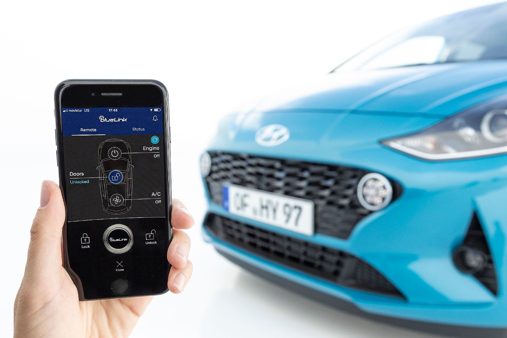 Hyundai i10 2020 đi cùng với hệ thống phanh tự động khẩn cấp với chức năng phát hiện xe cộ và người đi đường. Nó còn có hệ thống cảnh báo chệch làn đường, cảnh báo tài xế mệt mỏi và cảnh báo tốc độ giới hạn