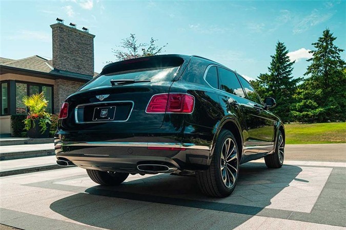 Được biết, lớp bọc thép của xe Bentley Bentayga chống đạn này đạt tiêu chuẩn CEN 1063 BR6, đủ để chống đạn từ những súng trường hỏa lực cao như Avtomat Kalashnikova AK-47 và ArmaLite AR-10. Hơn nữa, chiếc Bentley Bentayga đặc biệt này còn có lớp giáp bảo vệ bình nhiên liệu, cụm pin, và ECU