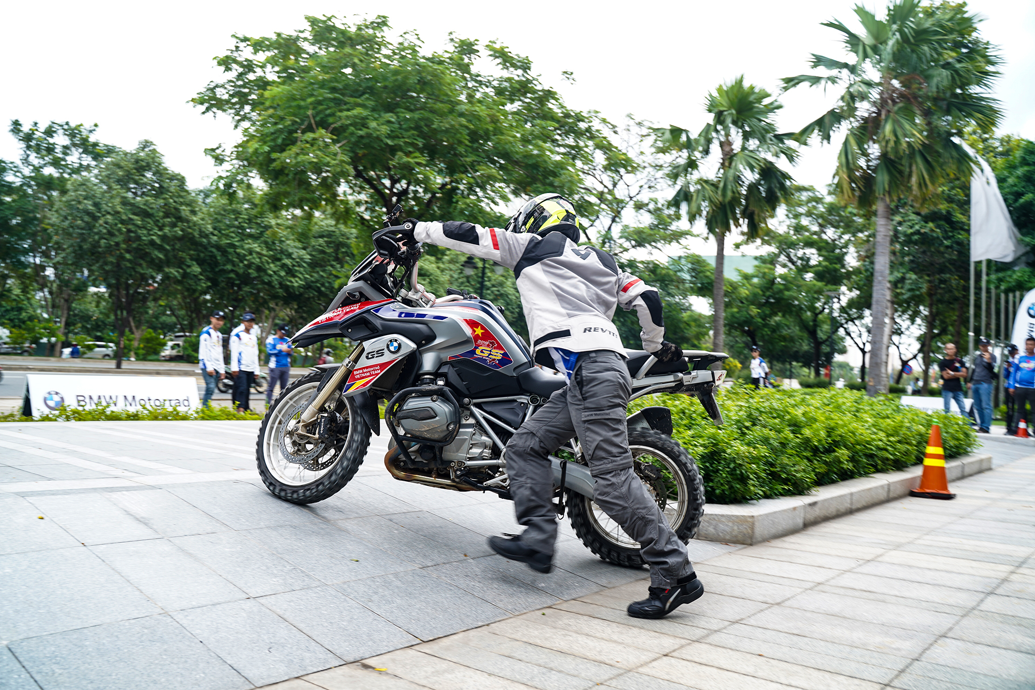 BMW Motorrad đã liên tục phát triển và nâng cấp các thế hệ GS từ sức mạnh động cơ đến công nghệ