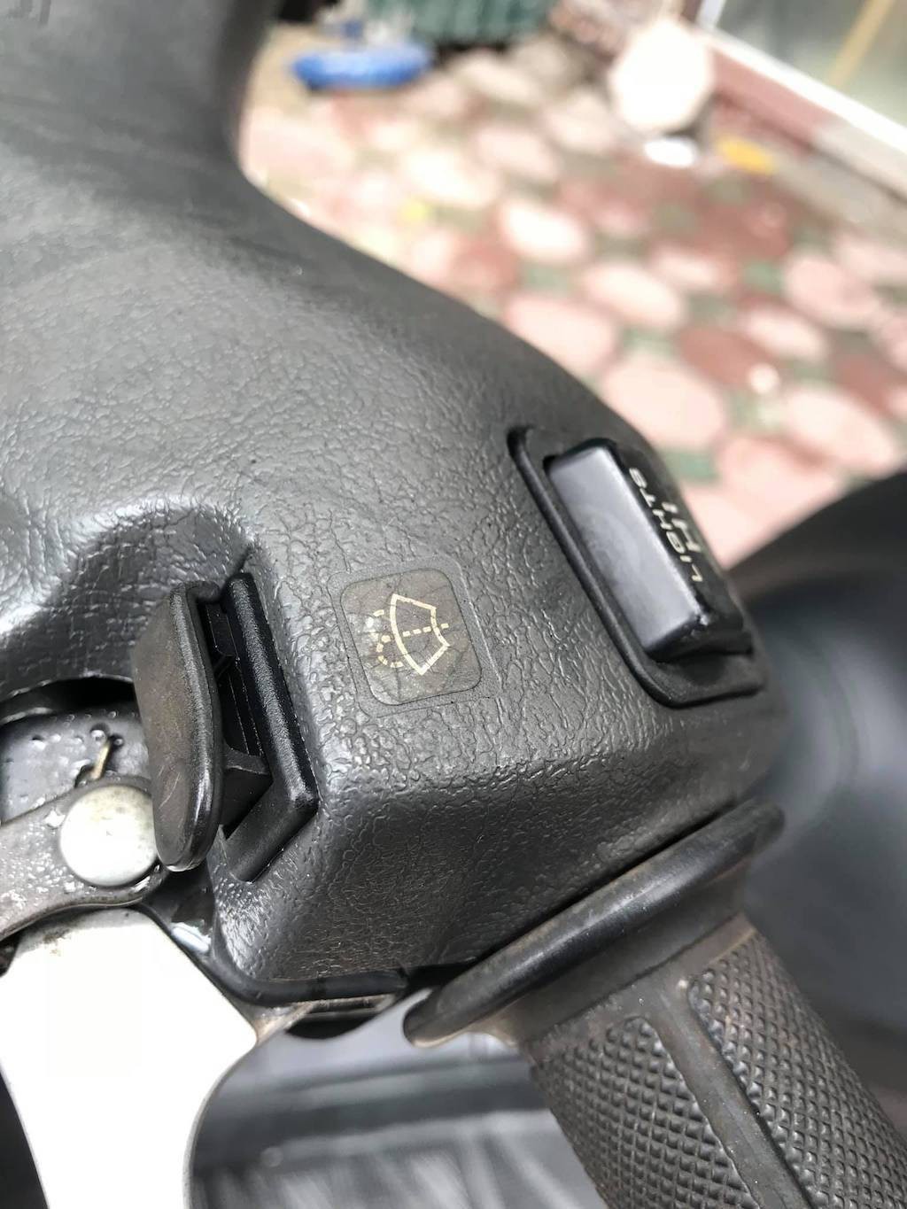 Vào thời điểm còn được bán tại Nhật, phiên bản Cabina 50 có giá 279.000 Yen trong khi Cabina 90 là 299.000 Yen (tuơng đương 63,1 và 67,6 triệu đồng theo tỷ giá hiện tại)