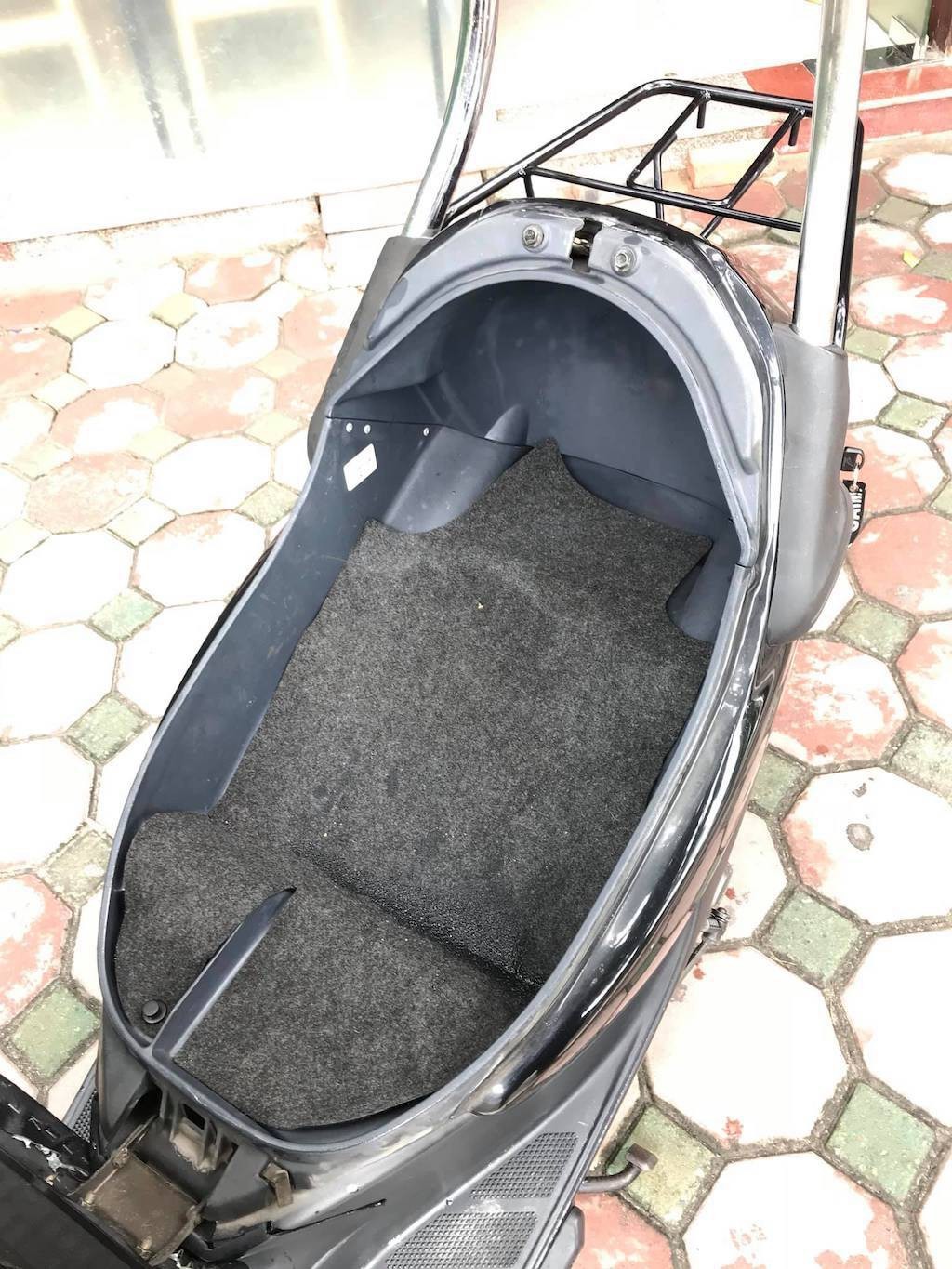 Honda Cabina là một thất bại về lượng bán, khi thiết kế mui độc đáo dẫn tới nhiều nhược điểm trong điều kiện sử dụng thực tế