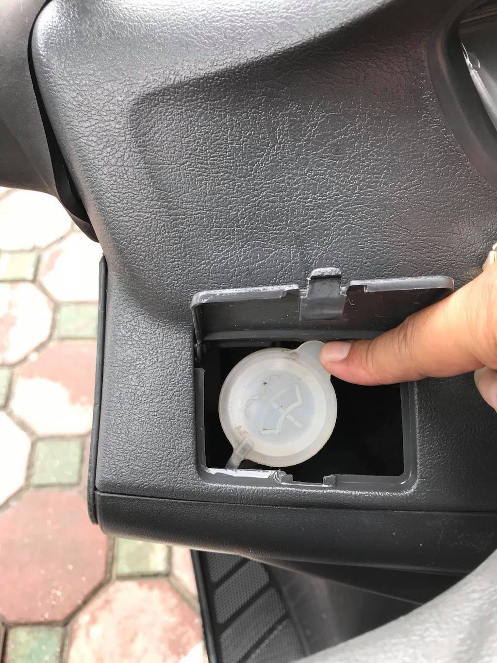 Trong khi đó phiên bản dung tích 50cc của chiếc xe chỉ đạt 49cc, 5,2PS/5,98Nm. Bình xăng của xe có thể tích 7l, trong khi bình dầu pha đạt 1,2l