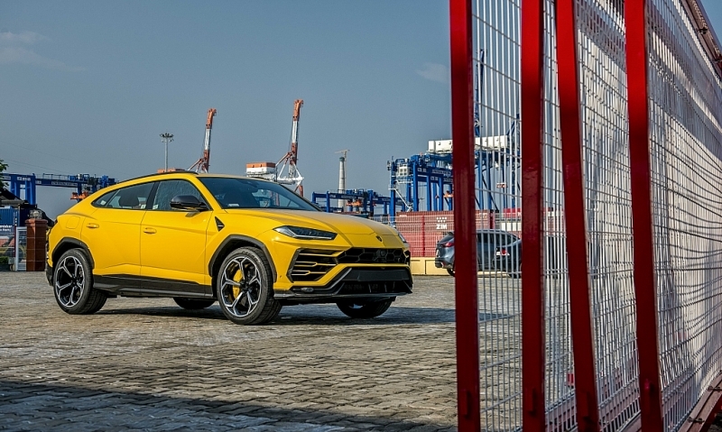 Lamborghini còn giới thiệu công nghê vật liệu Forged Composite độc quyền cho một số dòng xe đặc biệt tạo nên khả năng vận hành đỉnh cao đồng thời đảm bảo sự an toàn cho người sử dụng