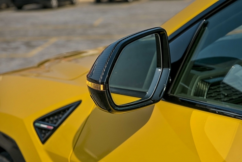 Hệ thống đèn pha tự động chống chói hoạt động kết hợp với các camera giúp điều chỉnh tia sáng tránh gây chói mắt cho xe đối diện