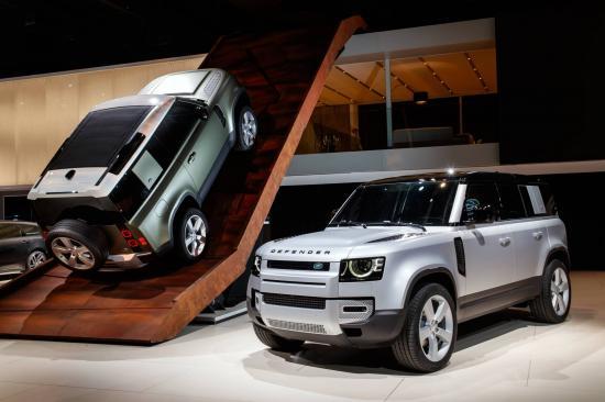 Land Rover Defender 2020 vừa chính thức ra mắt tại Frankfurt Motor Show 2019 với sự lột xác hoàn toàn so với phiên bản đã bị khai tử