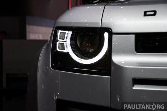 Cả hai động cơ đều được liên kết với hộp số tự động ZF tám cấp