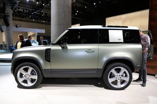 Nhà sản xuất ô tô khẳng định Defender 2020 là chiếc xe Land Rover bền bỉ bậc nhất, kết hợp cấu trúc thân xe mới với các công nghệ hiện đại