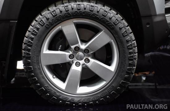 Một chiếc Defender phải có khả năng offroad bất khả chiến bại và Land Rover nói rằng họ đã hoàn thành điều đó nhờ vào nền tảng D7x hoàn toàn bằng nhôm