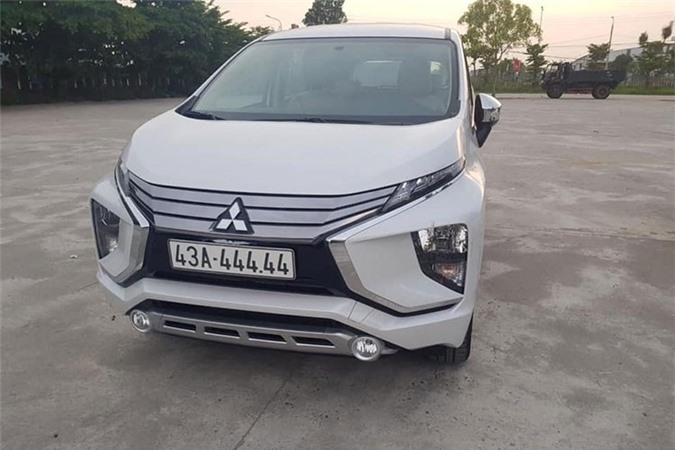 Trước đó, một khách hàng tại Đà Nẵng cũng đã mua chiếc Mitsubishi Xpander mới và bốc trúng biển "ngũ quý" cùng dãy số 43A-444.44 khiến nhiều người yêu xe thèm khát. Theo đó, nhiều người cho biết, với 5 số 4 này có thể tạm dịch là "trường sinh bất tử"