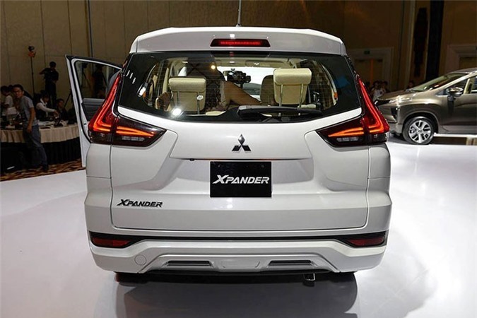 Lần đầu tiên ra mắt vào tháng 8/2018, Mitsubishi Xpander hiện là mẫu xe MPV rất được ưa chuộng tại Việt Nam. Xe được trang bị động cơ xăng 4 xi-lanh, DOHC 16 van, dung tích 1.5 lít, sản sinh công suất tối đa 104 mã lực tại vòng tua máy 6.000 vòng/phút và mô-men xoắn cực đại 141 Nm tại vòng tua máy 4.000 vòng/phút. Động cơ kết hợp cùng hệ dẫn động cầu trước và hộp số sàn 5 cấp hoặc tự động 4 cấp