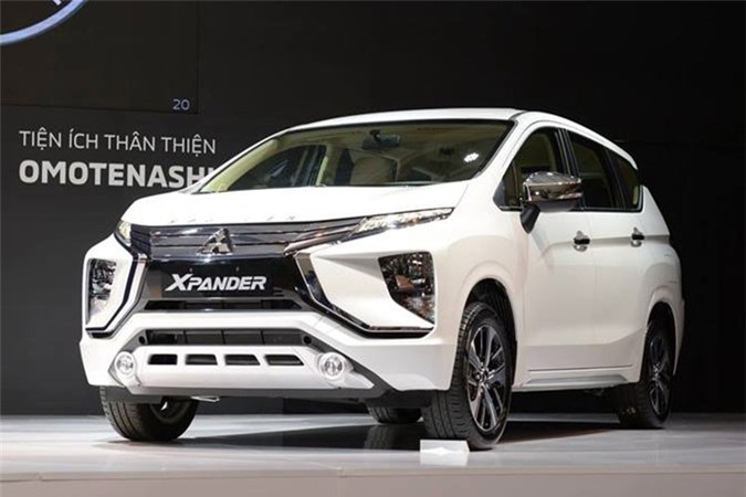 Mitsubishi Xpander sở hữu các trang bị an toàn như phanh đĩa trước, phanh tang trống sau, 2 túi khí trước, hệ thống hỗ trợ khởi hành ngang dốc HSA, chống bó cứng phanh ABS, phân bổ lực phanh điện tử EBD, cảnh báo phanh khẩn cấp ESS, hỗ trợ lực phanh khẩn cấp và cân bằng điện tử. Tại Việt Nam, giá xe Mitsubishi Xpander dao động từ 550 - 620 triệu đồng cho 2 bản số sàn và số tự động