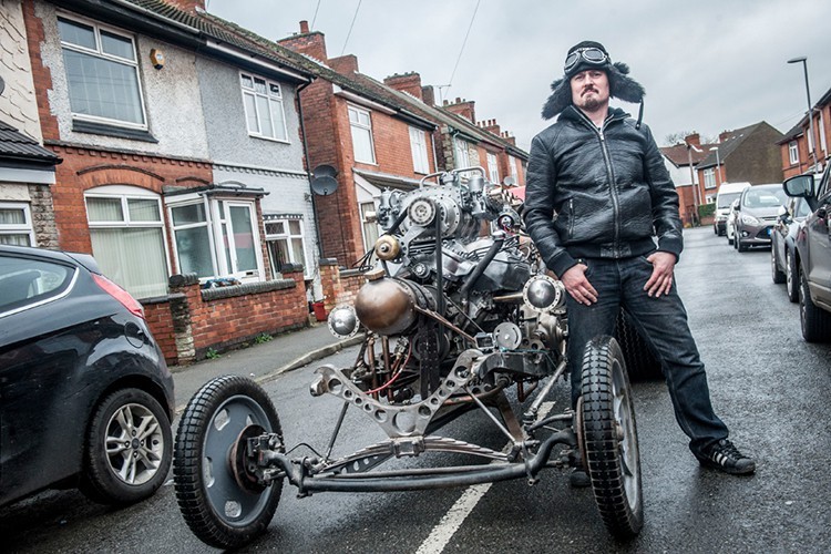 Đối với khối động cơ, nó là một máy siêu nạp V8 dung tích 3.5 lít. Tổng công suất của chiếc xe ôtô độ Automatron không được tiết lộ, nhưng nó có tốc độ tối đa khoảng 177 km/h. Không phải nhanh, nhưng với một cỗ máy trông sơ hở thế này, chắc rằng không ai dám lái nhanh