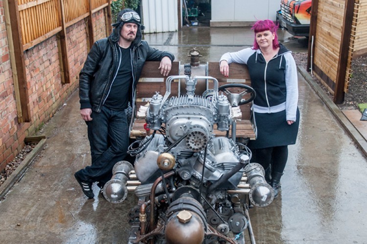 Nếu ai đó cảm thấy hứng thú với sản phẩm của Bacon, nó hiện tại đang được chào bán nhưng anh ấy không chia sẻ cụ thể về giá cả. Tuy nhiên dựa theo những gì chúng ta biết được ở đây, nó chắc chắn là một chiếc xe không hề rẻ