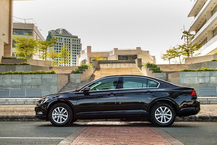 Chàng cầu thủ sinh năm 1999 được cấp chiếc xe này là do Volkswagen là nhà tài trợ cho câu lạc bộ SC Heereveen