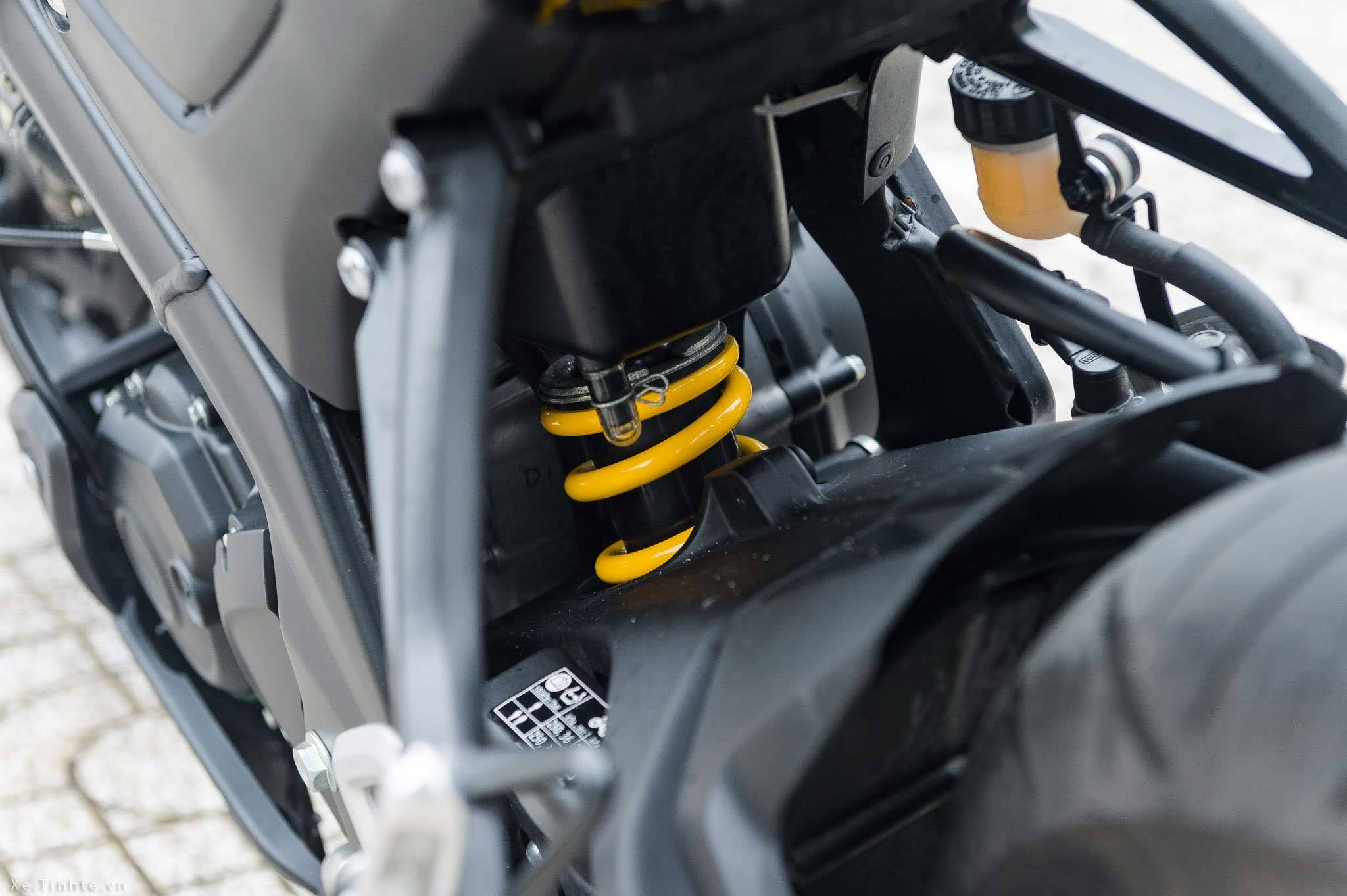 Chiều cao yên xe 810 mm, khoảng sáng gầm 155 mm