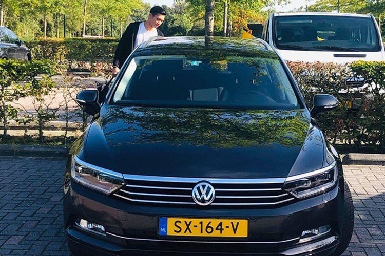 Theo tìm hiểu, chiếc xe hơi sang trọng là Passat của hãng Volkwagen trị giá khoảng 25 nghìn USD