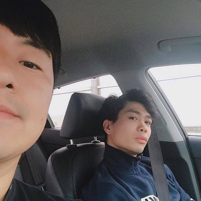 Trước đó, cầu thủ này thường đi nhờ xe đồng đội hoặc đi taxi đến sân tập