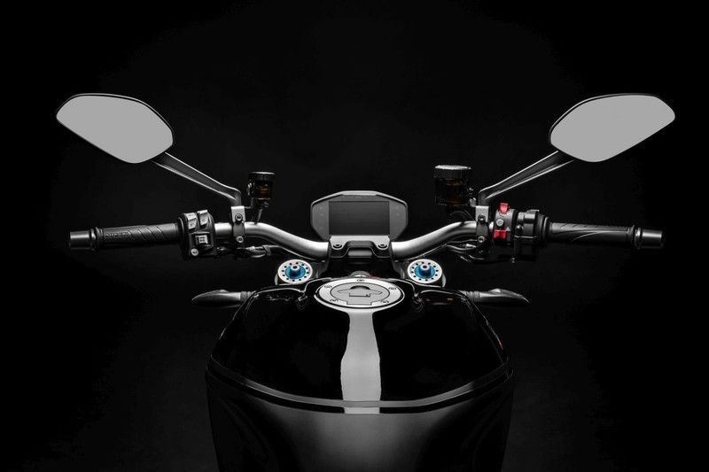 Tất cả các thiết kế về kiểu dáng xe giống hệt với phiên bản Ducati Monster 1200 S. Do đó, khách hàng sẽ nhìn thấy kiểu dáng của một chiếc naked roadster bao gồm bình xăng "cơ bắp" và hệ thống khung sườn dạng mắt cáo đặc trưng
